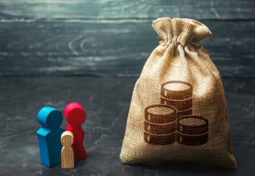 公務員で「貯蓄4000万円」という50代の義姉夫婦。やはり会社員より高収入で“余裕がある”のでしょうか？ 統計をもとに比較