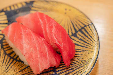 銚子丸に行ったら「1皿500円」で驚き！ 同じネタでも「くら寿司」は100円台なのに…4人家族で会計はどれだけ違う？ 高いだけの“価値”とは