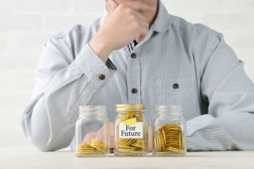 夫婦で「年収1200万円」の夫婦。高収入なので、将来は“年金だけ”で暮らせますか？「持ち家・賃貸」の支出もあわせシミュレーション