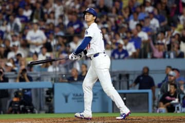 【MLB】“逆転52号3ラン”の大谷翔平、鮮やかバットフリップとベース1周に本拠地総立ち　歓喜の「27秒動画」を公式が投稿