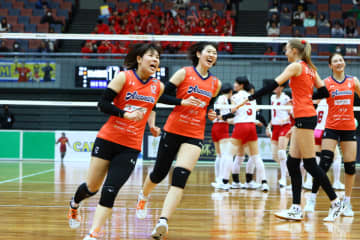 A山形がホーム開幕戦でホッケーシャツを合計2000名にプレゼント！