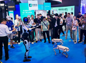 中国ASEAN博覧会に人型ロボット多数登場