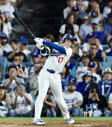 大谷翔平、値千金52号逆転3ラン！ カーショーの負け消す殊勲の一発。ポストシーズン進出も決める偉業