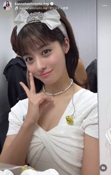 橋本環奈、記念イベントで昭和アイドル風のヘアメイク姿を披露！レトロなオフショットに「昭和アイドルみたいで新鮮！」と驚きの声
