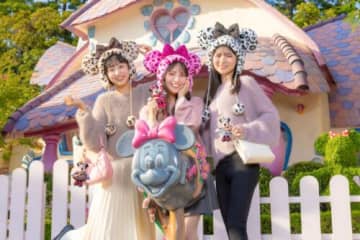 ヒョウ柄ミニーの冬ファッショングッズ 東京ディズニーリゾートで新発売