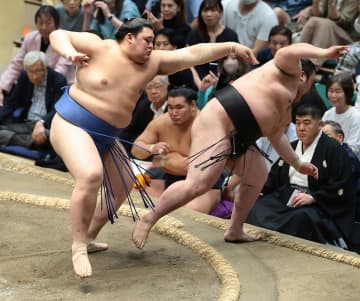 【秋場所】大の里６勝　豪ノ山を土俵下まで吹っ飛ばす圧勝「豊昇龍の結果？自分は自分」