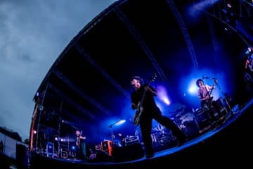 【速レポ】＜中津川 WILD WOOD 2025＞Nothing’s Carved In Stone、絶妙タイミングで魅せた鋭い音景
