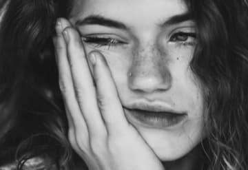 骨まで痩せると起こってしまう「顔の変化」とは？