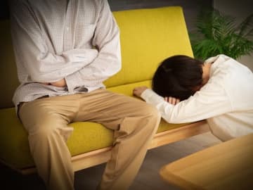 こんな男性とは離れるべき！「本音を言えない夫」が妻を支配するための「卑劣な手段」とは