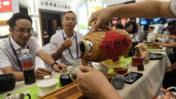 中国ASEAN博で広西・梧州市特産の「六堡茶」が好評