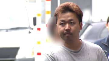 公園で男性の顔を殴るなどしてケガをさせ「ヤクザなめんなよ」などと言って現金3000円を奪った疑いで会社員の男（29）逮捕　東京・北区