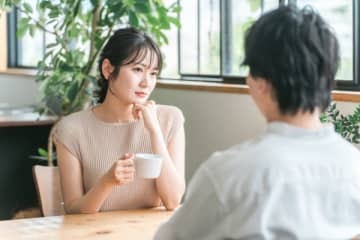 「ホテルの人が起こしてくれなかった」自分のミスを棚に上げ逆ギレする残念な年上彼氏の末路