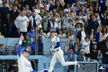 大谷翔平 カーショウ引退登板に花を添える52号3ラン ドジャースは13年連続ポストシーズン進出決定
