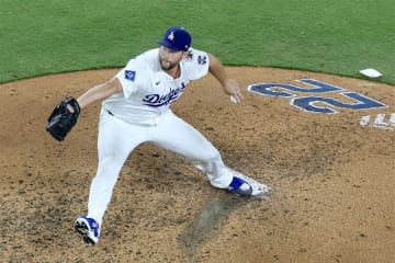 カーショウ 本拠地ラスト登板で万雷の拍手！ラモスの先頭打者HRに観客席から大ブーイング