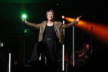 EXILE TAKAHIRO、3年連続4度目の日本武道館公演にOMIがサプライズ出演！
