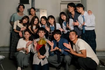 『ぼくほし』生徒役11人が万感のクランクアップ　磯村勇斗へサプライズプレゼントも