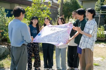 『ぼくほし』生徒役キャスト11人がクランクアップ　磯村勇斗に感謝の寄せ書きをプレゼント【コメントあり】