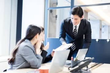 「これって窃盗？」職場の“消えたお菓子事件”　置き菓子勝手に食べたら法的にアウト？