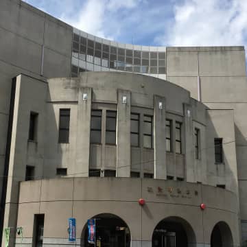 90歳男性を無言で突き飛ばし、後頭部にけが負わせた疑い　横浜に来ていた広島の海上自衛官を逮捕