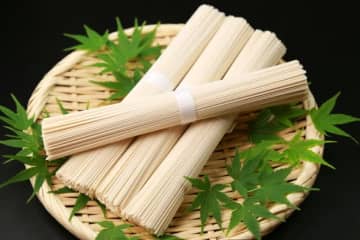 そうめんを色水で茹でてみたら…まさかの結果に14万いいね「想像以上に…」「ダイエットによさそう」