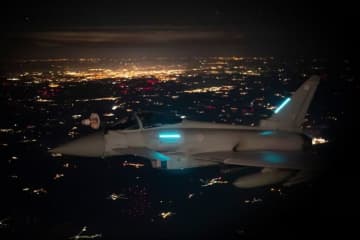 英タイフーン戦闘機、ポーランド上空を飛行　ＮＡＴＯの「東の哨兵」作戦でロシアに対抗