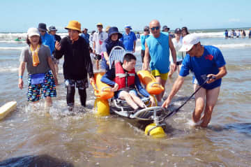湘南の海、にぎわい再び　25年夏の海水浴客数、コロナ前を上回る