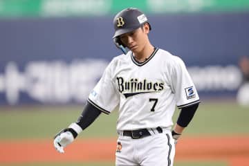 オリ激震…首位打者・西川龍馬が「右脛骨骨折」　球団発表