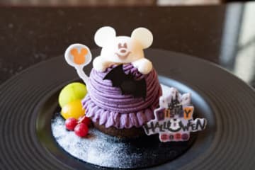 ゴーストのミッキーが顔を出す可愛いケーキがディズニーアンバサダーホテルに登場