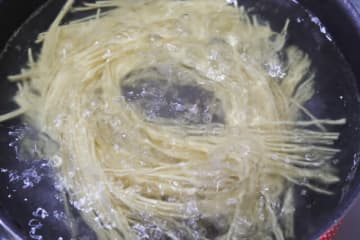 コウケンテツさんの「納豆パスタ」作ってみたら乗せるだけの簡単レシピなのに最高に美味しかった