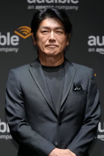 高橋克典、愛猫・ミルリィとの距離が縮まり喜び。かわいい写真で「だいぶ慣れてくれました」と報告