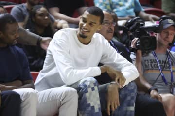 ウェンバンヤマがNBAでは異例の“熱狂的ファン集団”結成に動く！「それが実現できるのはスパーズだ」とオーディション開催＜DUNKSHOOT＞