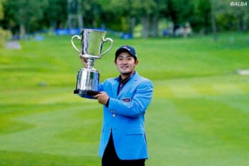 金谷拓実が日本ツアー通算8勝目　石川遼とのプレーオフを制す