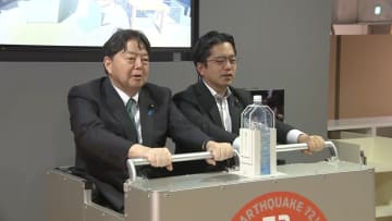 林官房長官「次の災害に生かせる仕組みを」総裁選告示を前に防災体験学習施設を視察　自民・谷垣元総裁との面会も