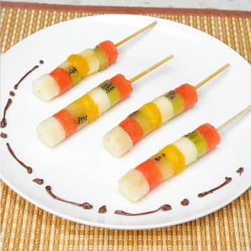 【科学実験みたい♡】子どもが喜ぶ！くり抜き簡単「注射器フルーツスティック」で楽しくパーティー！
