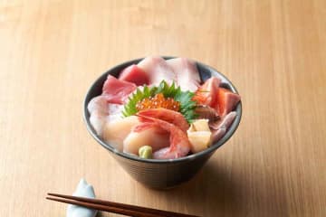 「食べかけがいくつも残ってる」のはNG？　今さら聞けない丼ものを食べるときのマナー　天丼や海鮮丼をスマートに食べるには