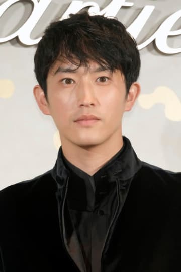 杉野遥亮、人気俳優との“ラブラブ”密着2ショットが「うわ！」「身長差を超えて肩を抱き合ってる」と話題に