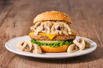 フレッシュネスバーガー♡国産きのこ×チーズが香る「贅沢マッシュルームバーガー」