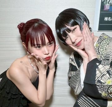 元BiSHアイナ・ジ・エンド、椎名林檎との貴重な楽屋前ショットを公開！「世界の爆歌唱美女2TOPでしんどいですぅ」とファン悶絶