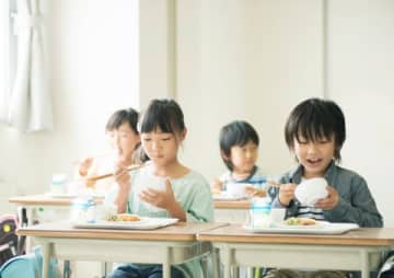 今、家庭で「給食レシピ」が人気!?給食メニューの検索ランキングTOP3
