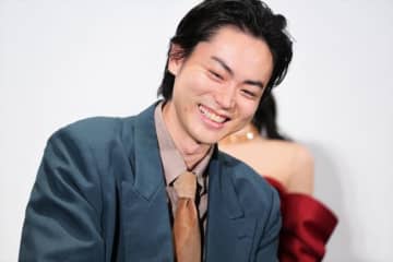 菅田将暉、三谷幸喜の脚本の魅力を語る　幾田りらの差し入れエピソードも明かす