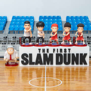 「THE FIRST SLAM DUNK」新たな劇場グッズが登場！ 安西先生のぬいぐるみはモチモチ触感