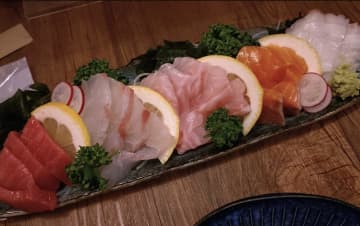 【衝撃】これが刺身の3種盛り…？札幌飲食店の盛りすぎな刺身盛りが話題に！Xでは「どう見ても5種盛り！」と驚きの声が寄せられる