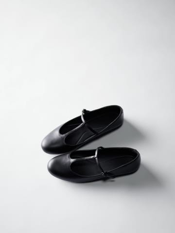 サンダル履き飽きた人へ！ 【大人っぽフラットシューズ】
