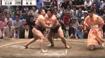 「めっちゃ目立つやん」大相撲客席、腕組みで鎮座する大物タレントの姿 「最後、口あんぐりだったw」