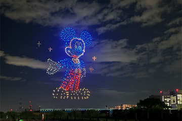 枚方の夜空に…巨大ミッキー出現！「くらわんか花火」初のディズニードローンショーに大歓声
