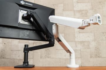 人気モニターアームを2種類買って徹底比較！定番のエルゴトロン、新興のCOFO、どんな違いがある？
