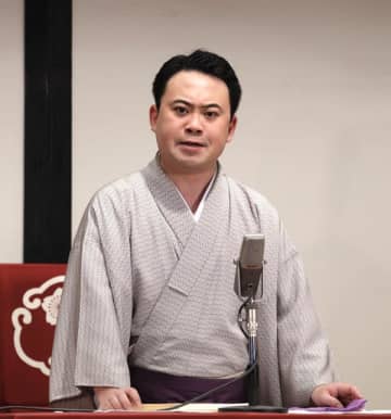 先輩に蹴られてこの世に戻された…浪曲師の真山隼人さん急性硬膜外血腫を振り返る