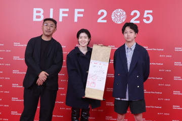 第30回釜山国際映画祭コンペティション部門にて『旅と日々』の公式上映とQ&Aに三宅唱監督、シム・ウンギョン、髙田万作が登壇！
