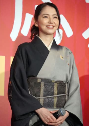 長澤まさみ、葛飾応為を意識したモノトーン着物でキリッと魅了「応為を感じたい、と」