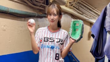 「脚ピカピカめっちゃ綺麗」元NHK中川安奈アナ、白ショーパン姿で初の始球式に反響　「スタイル抜群」「ユニ姿も可愛い」